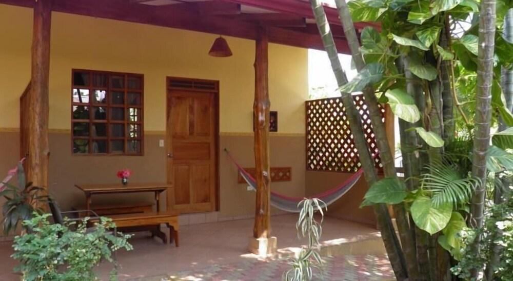 Cabinas El Colibri Puerto Carrillo Exteriör bild