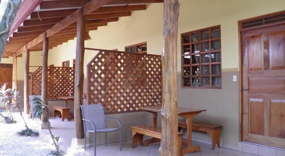 Cabinas El Colibri Puerto Carrillo Exteriör bild