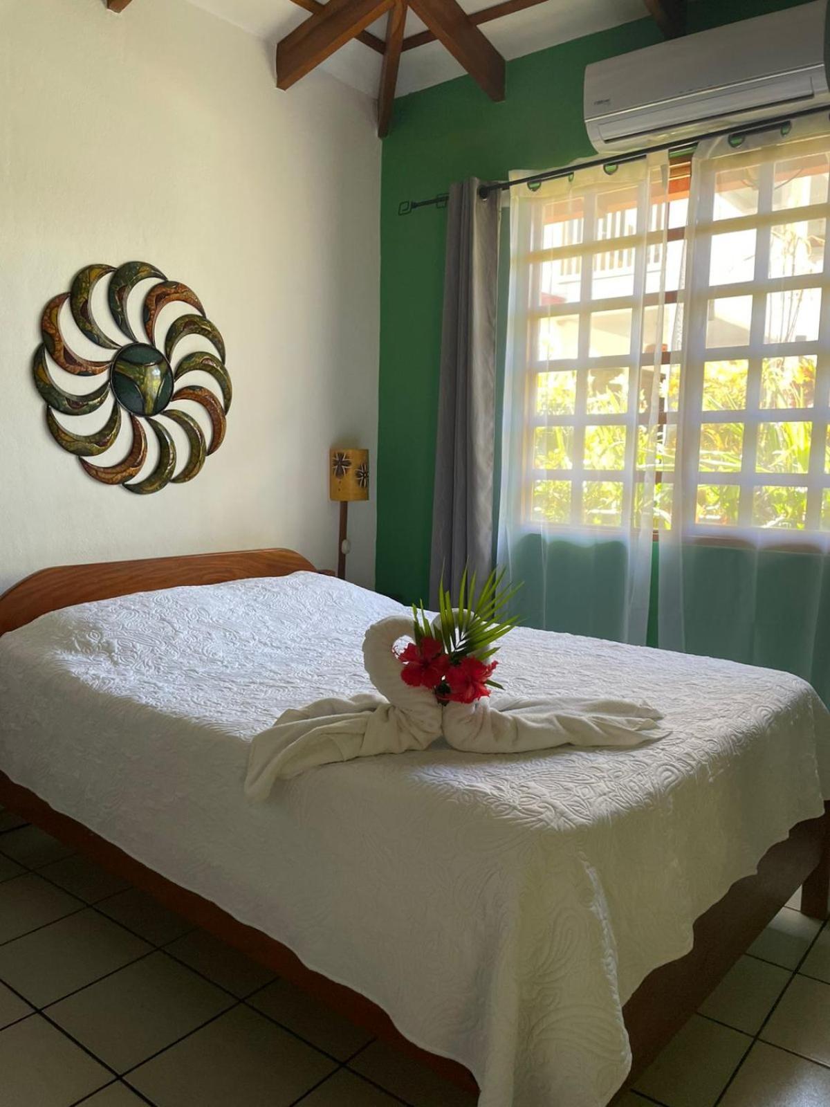 Cabinas El Colibri Puerto Carrillo Exteriör bild